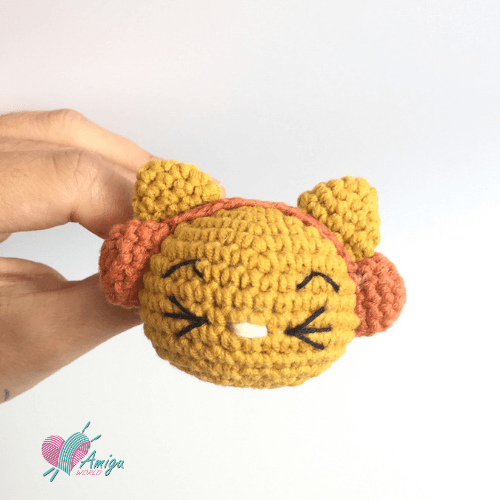 A little amigurumi cat crochet keychain – Turkish pattern