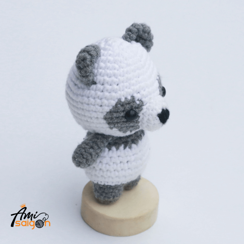 Panda crochet pattern by Ami Saigon