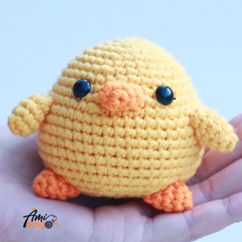 Little cute Chick amigurumi pattern for beginners