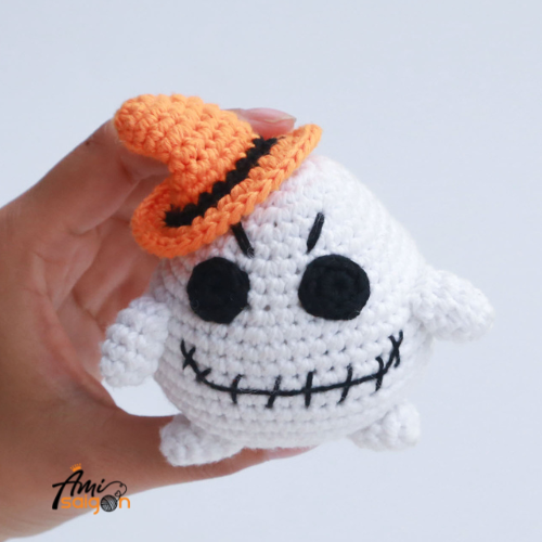 Spook up Your Decor with AmiSaigon’s Free Amigurumi Ghost Pattern