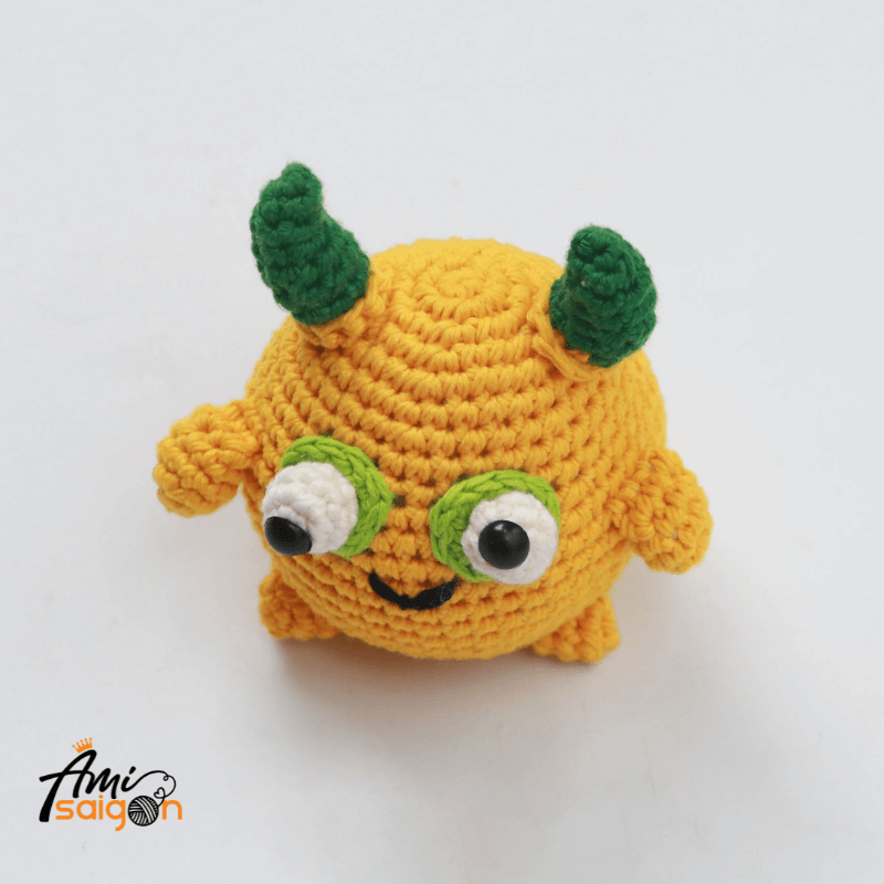 Free Crochet Pattern for Henrik the Beastlie Amigurumi (picture: @amisaigonvn)
