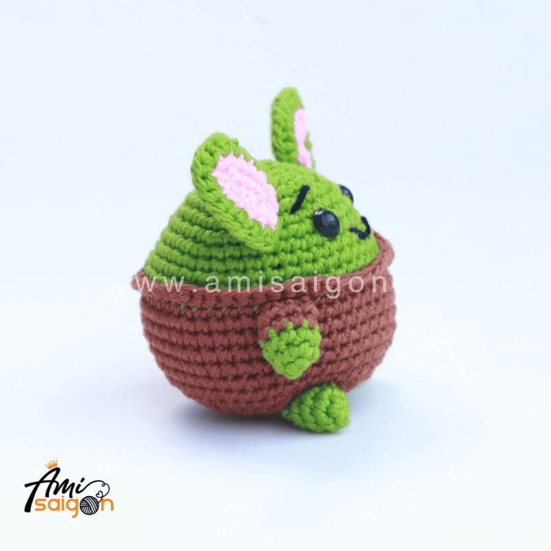 Free Crochet Pattern for Baby Yoda Amigurumi (picture: @amisaigonvn)
