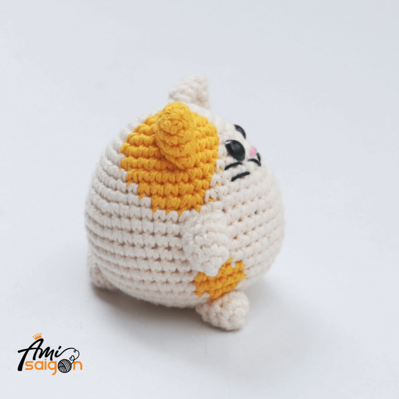 Chubby Cat Crochet Amigurumi Pattern by AmiSaigon
