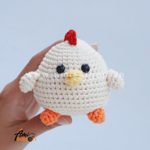 Craft your own Chubby Chicken amigurumi with our step-by-step pattern