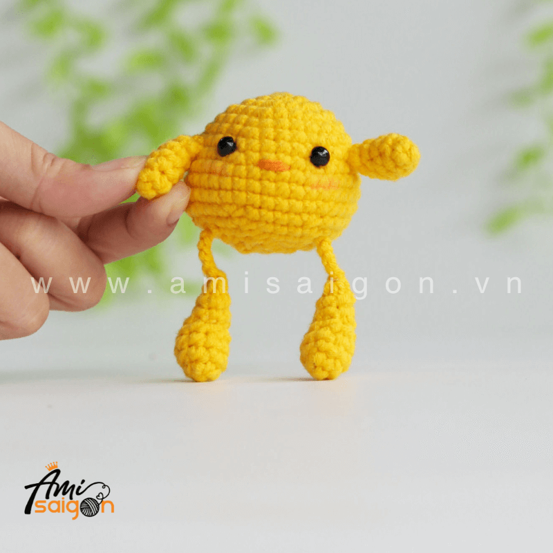 Amigurumi Chick Keychain Crochet pattern by AmiSaigon