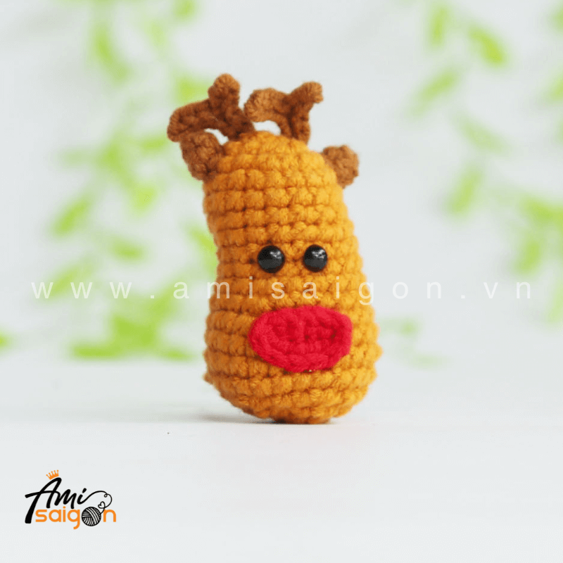 Amigurumi Reindeer Keychain Crochet pattern by AmiSaigon