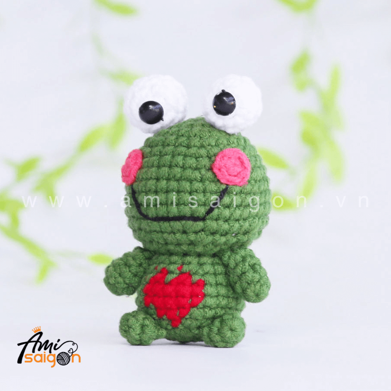 Amigurumi Frog Keychain Crochet pattern by AmiSaigon