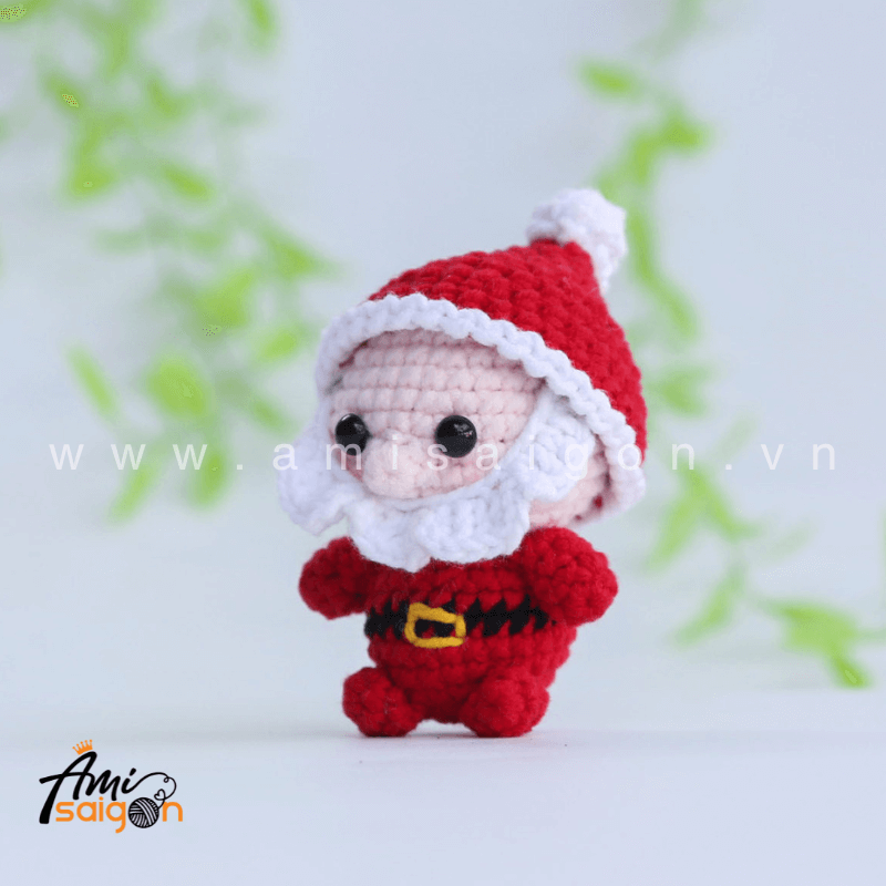 Little tiny Santa Claus Amigurumi Keychain Crochet pattern by AmiSaigon