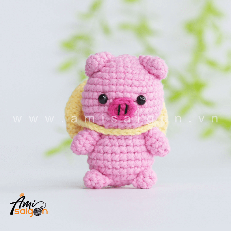 Pink Pig Amigurumi Keychain Crochet pattern by AmiSaigon
