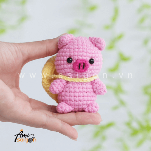 Free pink pig amigurumi crochet pattern