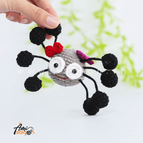 Amigurumi Spider keychain free crochet pattern