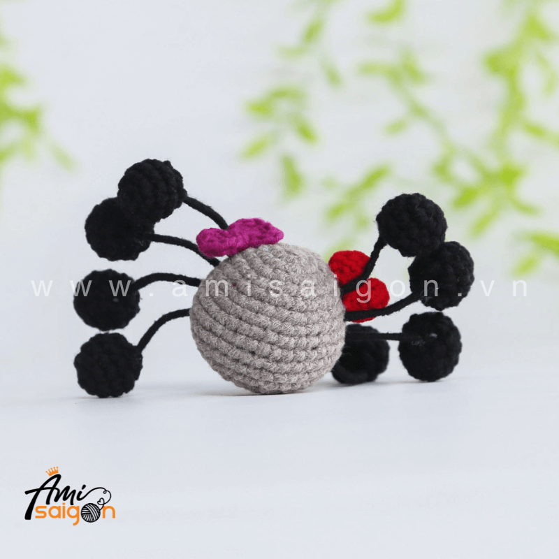 Little Spider Amigurumi Keychain Crochet pattern by AmiSaigon