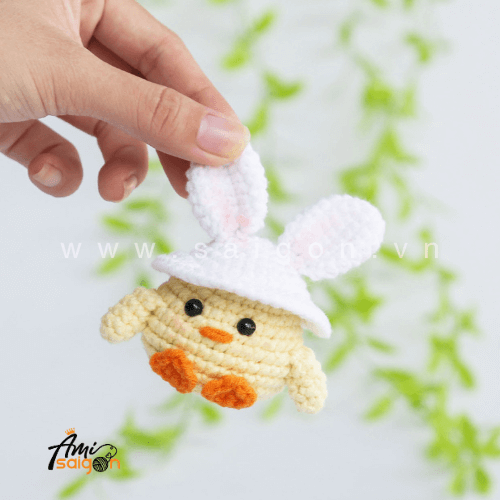Free amigurumi Chicken in bunny costume pattern