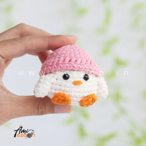 Free amigurumi tiny chicken crochet pattern
