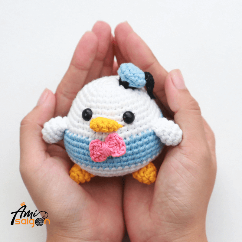 Thú bông vịt Donald bằng len amigurumi - Chart móc miễn phí (Ảnh: @amisaigonvn)