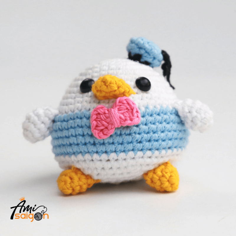 Thú bông vịt Donald bằng len amigurumi - Chart móc miễn phí (Ảnh: @amisaigonvn)