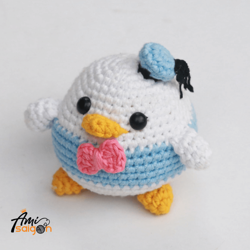 Thú bông vịt Donald bằng len amigurumi - Chart móc miễn phí (Ảnh: @amisaigonvn)