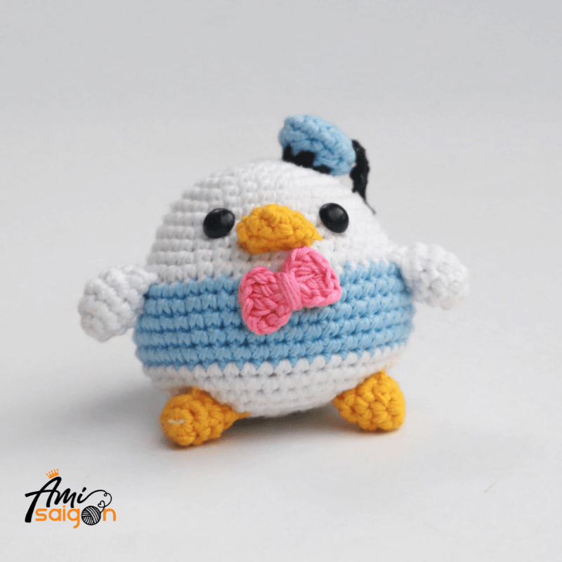 Thú bông vịt Donald bằng len amigurumi - Chart móc miễn phí (Ảnh: @amisaigonvn)