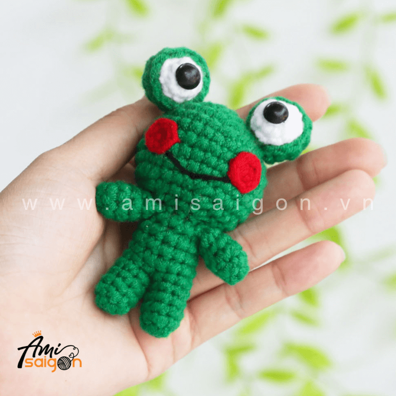 Tiny Frog Amigurumi Free Crochet pattern by AmiSaigon