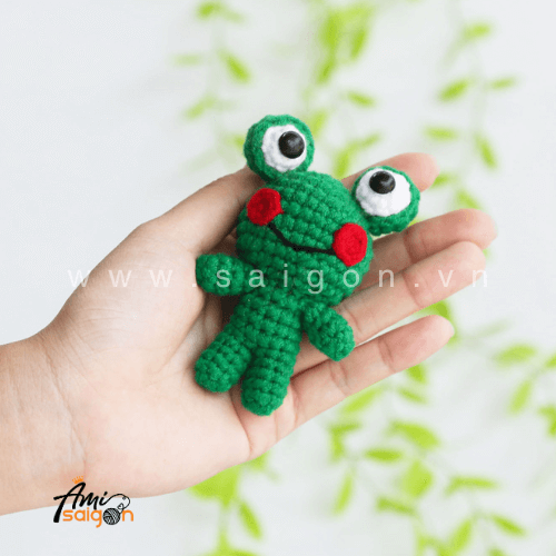 Free tiny amigurumi frog keychain crochet pattern