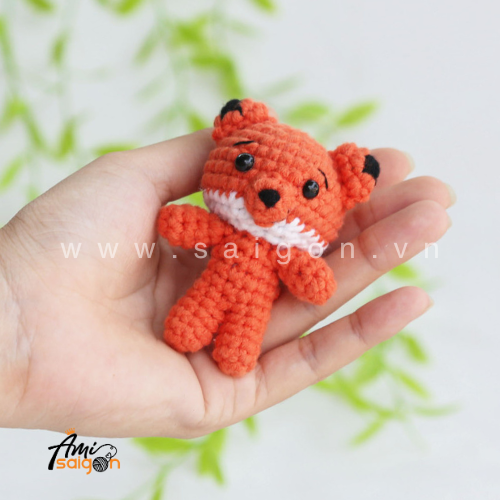 Free tiny amigurumi fox keychain crochet pattern