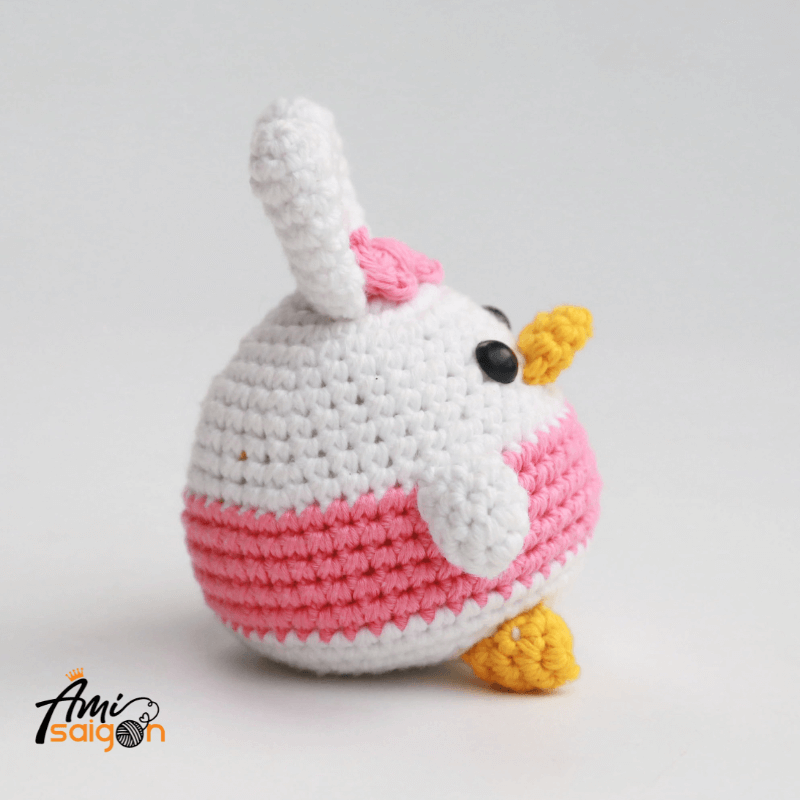 Thú bông vịt Daisy bằng len amigurumi - Chart móc miễn phí (Ảnh: @amisaigonvn)