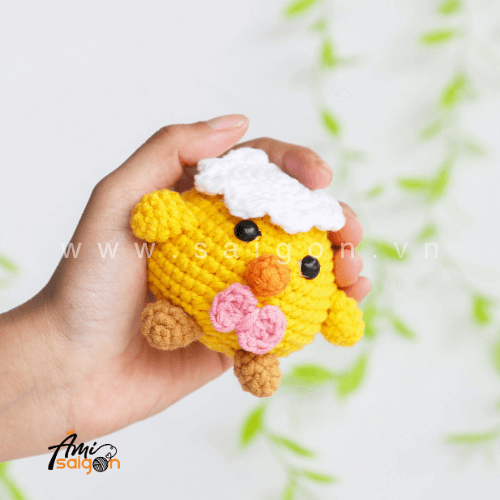 Cute chubby chicken amigurumi Free crochet pattern
