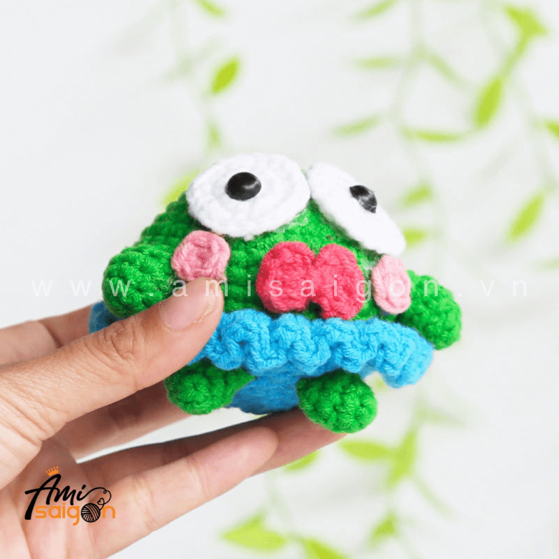Frog Amigurumi Free Crochet pattern by AmiSaigon