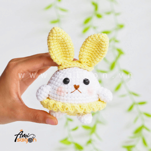 Free amigurumi rabbit with dress crochet pattern