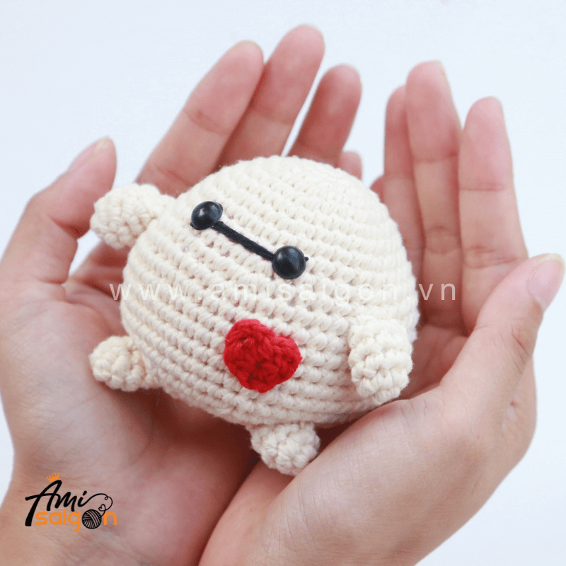 Thú bông nhân vật Baymax bằng len amigurumi - Chart móc miễn phí (Ảnh: @amisaigonvn)