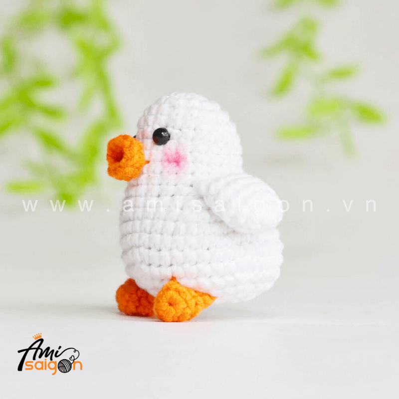 Chubby Chicken Amigurumi Free Crochet pattern by AmiSaigon