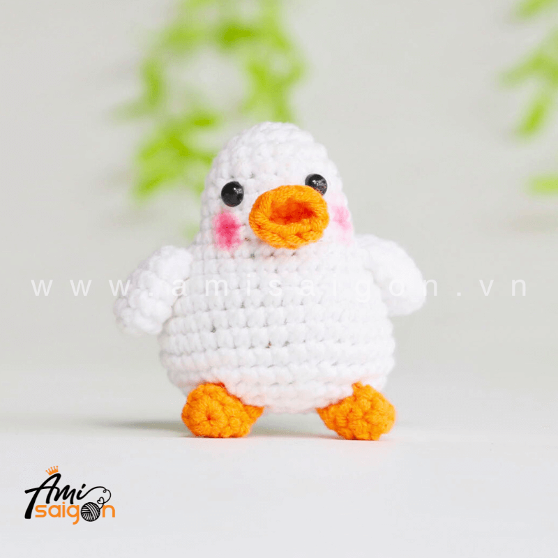 Chubby Chicken Amigurumi Free Crochet pattern by AmiSaigon