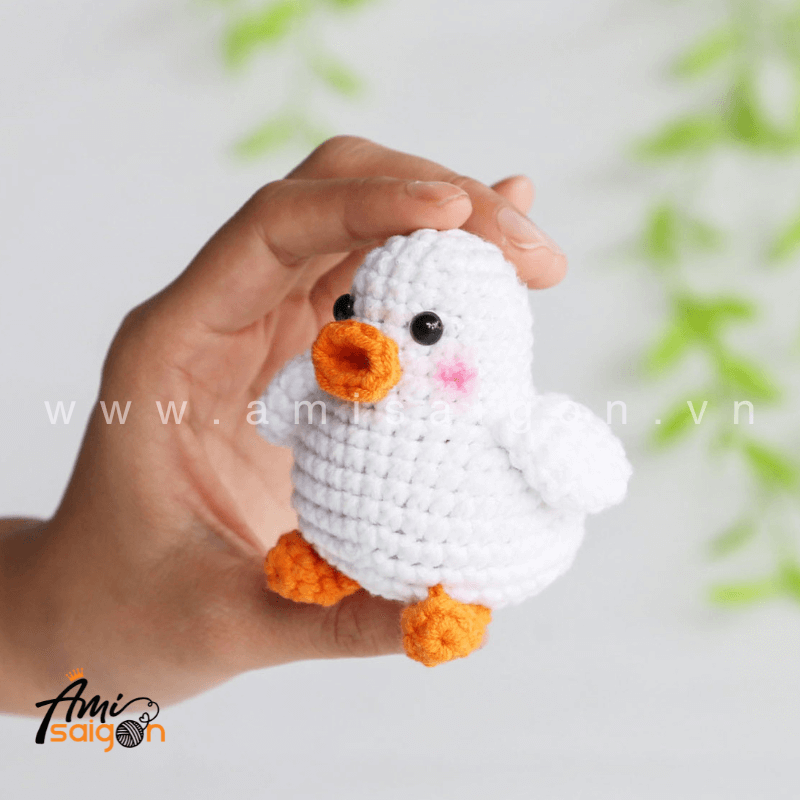 Chubby Chicken Amigurumi Free Crochet pattern by AmiSaigon