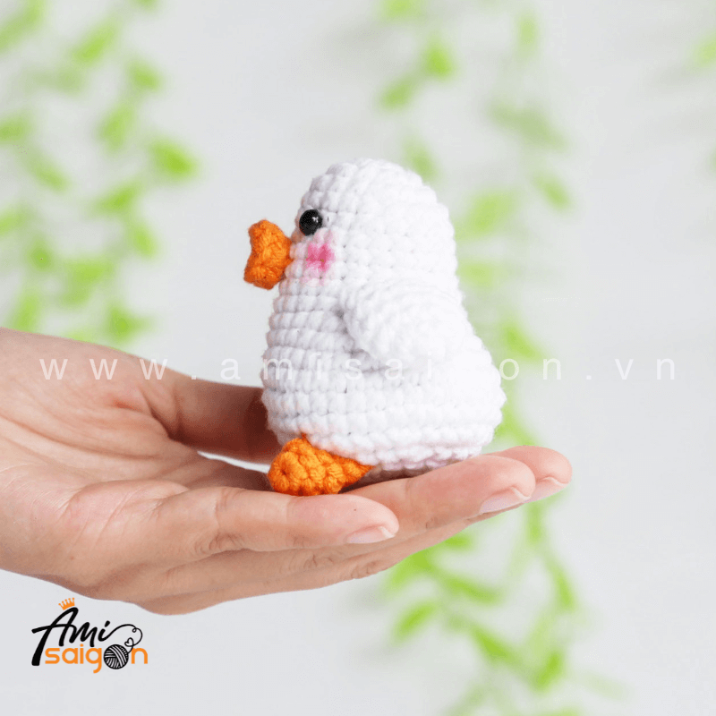 Chubby Chicken Amigurumi Free Crochet pattern by AmiSaigon