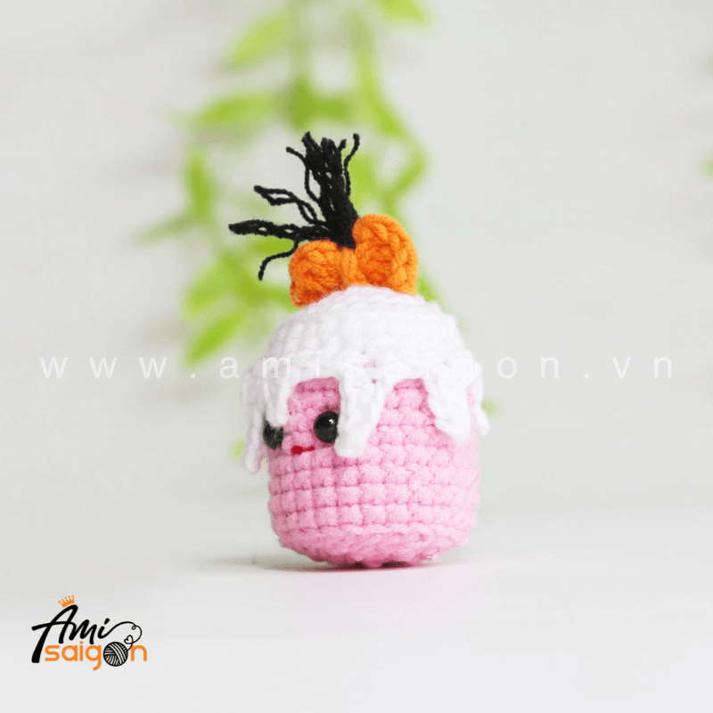 Cupcake Food Amigurumi Free Crochet pattern by AmiSaigon