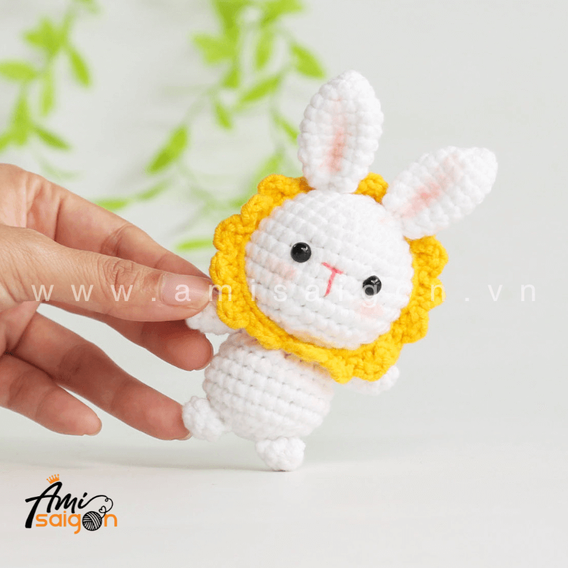 Thú bông Thỏ tiểu thơ bằng len amigurumi - Chart móc miễn phí (Ảnh: @amisaigonvn)