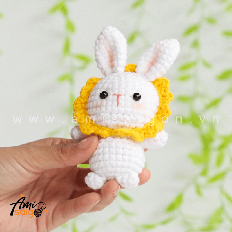 Thú bông Thỏ tiểu thơ bằng len amigurumi - Chart móc miễn phí (Ảnh: @amisaigonvn)