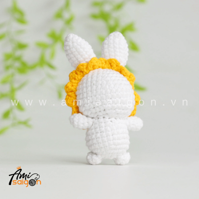 Thú bông Thỏ tiểu thơ bằng len amigurumi - Chart móc miễn phí (Ảnh: @amisaigonvn)