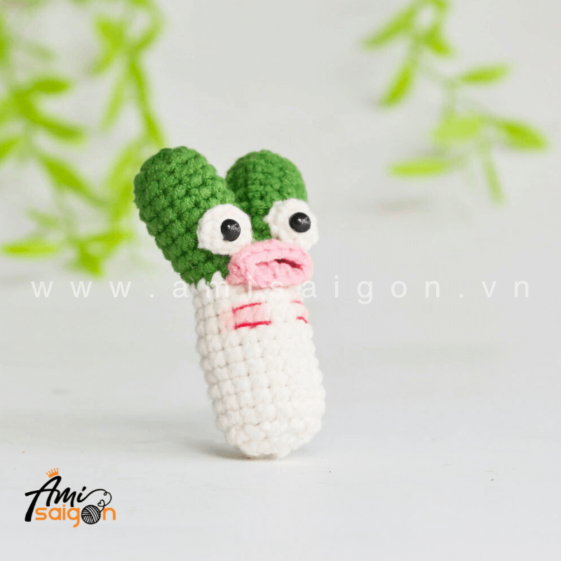 Green Onion Amigurumi Free Crochet pattern by AmiSaigon