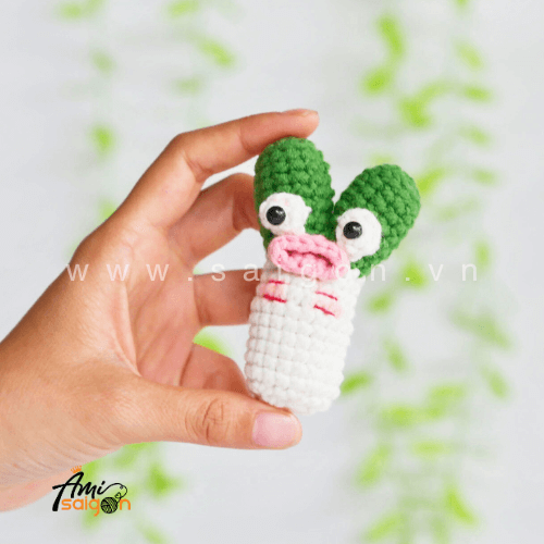 Funny Green Onion amigurumi free crochet pattern