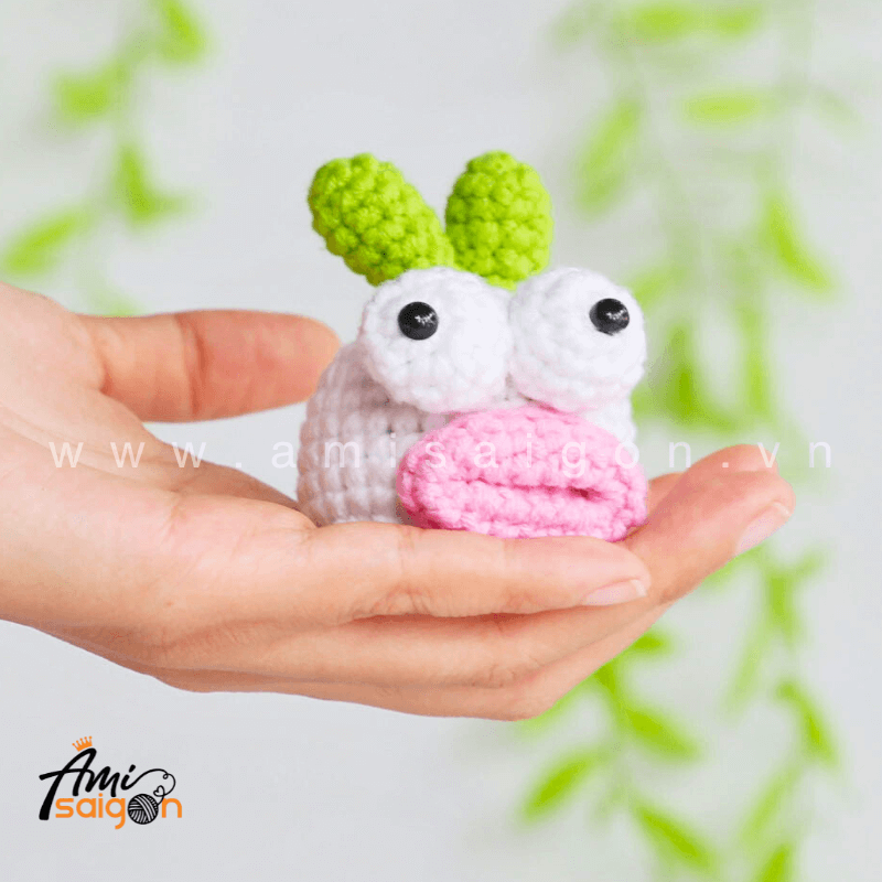 Cartoon Onion Amigurumi Free Crochet pattern by AmiSaigon