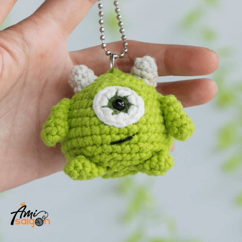 Móc khóa quái vật Wazowski Disney amigurumi - Chart móc miễn phí (Ảnh: @amisaigonvn)