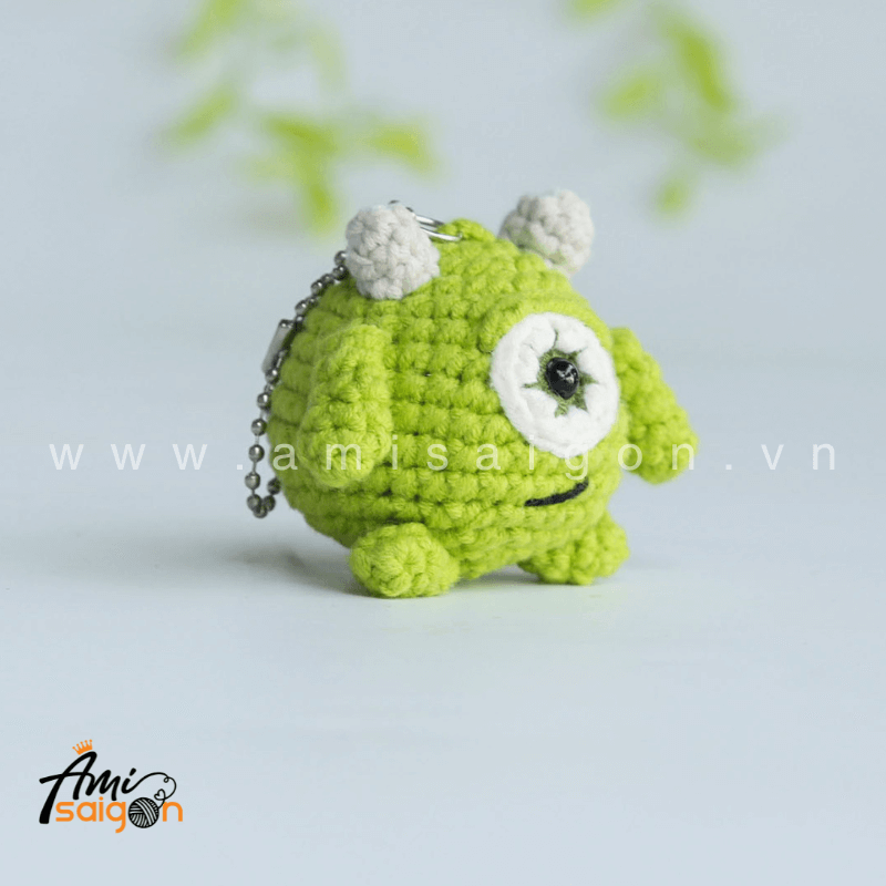 Móc khóa quái vật Wazowski Disney amigurumi - Chart móc miễn phí (Ảnh: @amisaigonvn)