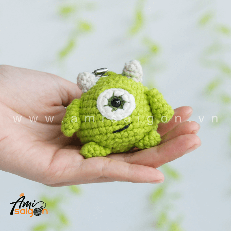 Móc khóa quái vật Wazowski Disney amigurumi - Chart móc miễn phí (Ảnh: @amisaigonvn)