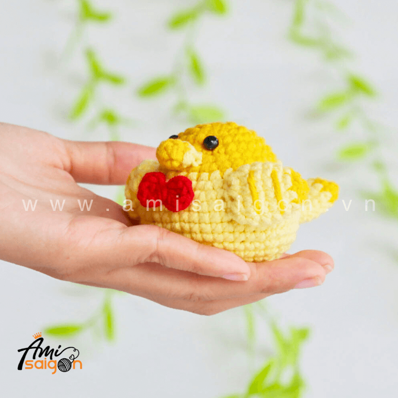 Little Chicken Amigurumi - Free Crochet pattern by AmiSaigon