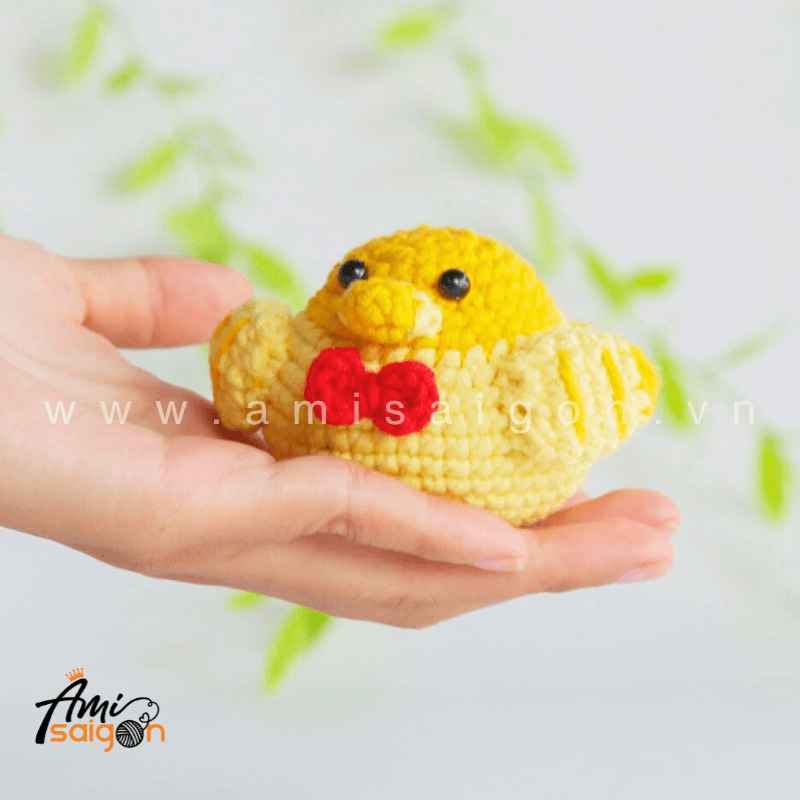 Little Chicken Amigurumi - Free Crochet pattern by AmiSaigon