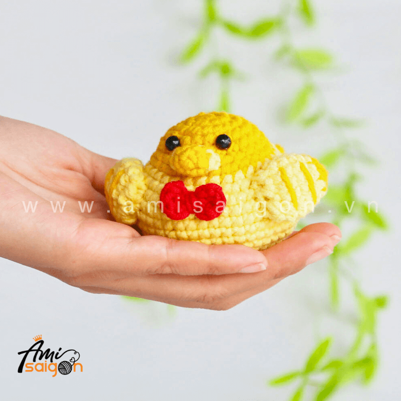 Little Chicken Amigurumi - Free Crochet pattern by AmiSaigon