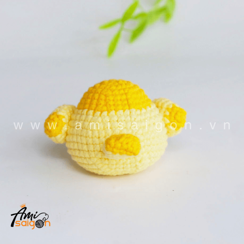 Little Chicken Amigurumi - Free Crochet pattern by AmiSaigon