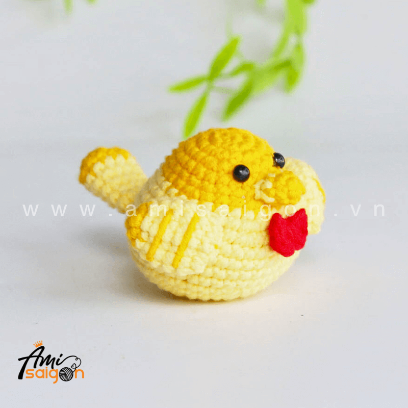 Little Chicken Amigurumi - Free Crochet pattern by AmiSaigon