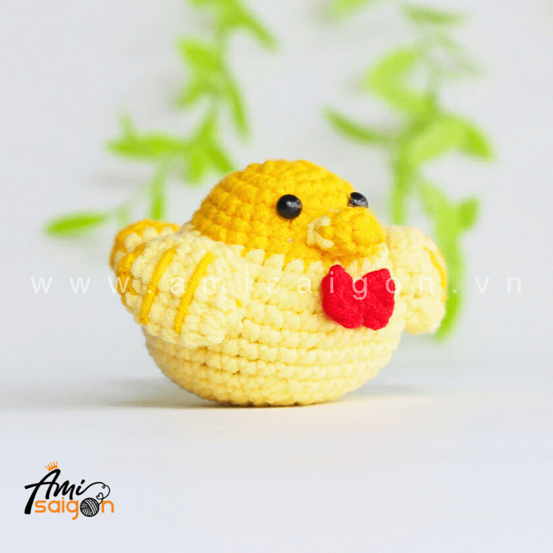 Little Chicken Amigurumi - Free Crochet pattern by AmiSaigon